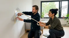 Dunkler Fleck an der Wand? Dieser Alufolien-Test zeigt dir, woher die Feuchte wirklich kommt